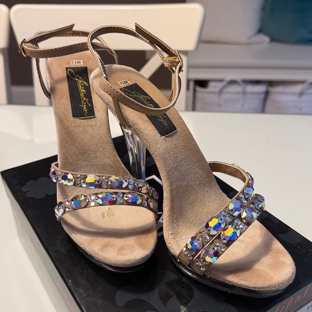 Jonathan Kayne Austria bejeweled beaded clear 4” heels 7.5 Taupe